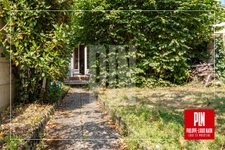 Le charme de la maison de ville… avec un jardin, et garage !