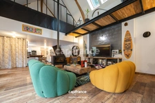 RENOVATED LOFT LOCATED IN UPPER PRÉMARTINE