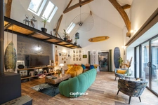 RENOVATED LOFT LOCATED IN UPPER PRÉMARTINE