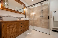 SUPERBE DEMEURE RÉNOVÉE AVEC 5 CHAMBRES, UN DOUBLE GARAGE ET UNE PISCINE !