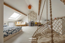 SUPERBE DEMEURE RÉNOVÉE AVEC 5 CHAMBRES, UN DOUBLE GARAGE ET UNE PISCINE !