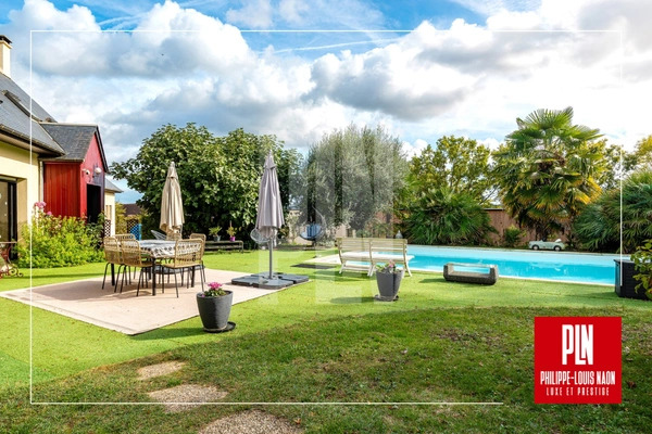 PROPRIÉTÉ AVEC PISCINE Â 5 MINUTES DE LA PLACE DE LA RÉPUBLIQUE