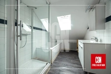 SUPERBE MAISON RÉNOVÉE DE 6 CHAMBRES AVEC GARAGE !