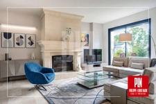 PROPERTY WITH POOL 5 MINUTES FROM PLACE DE LA RÉPUBLIQUE