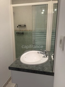 SITUÉ À 10 MINUTES DU MANS - Appartement 2 pièces de plain-pied rénové avec une place de stationnement