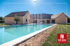 SUPERB CONTEMPORARY HOUSE WITH 6 BEDROOMS ALL ON ONE LEVEL