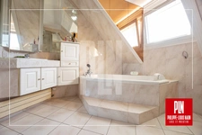 PRÉMARTINE - MAISON 4 CHAMBRES ET 1 BUREAU AVEC JARDIN, PISCINE ET GARAGE !