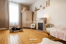 SUPERBE DEMEURE RÉNOVÉE AVEC 5 CHAMBRES, UN DOUBLE GARAGE ET UNE PISCINE !