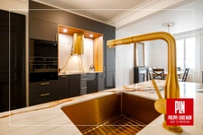 SUPERBE MAISON RÉNOVÉE DE 6 CHAMBRES AVEC GARAGE !