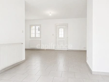 SITUÉ À 10 MINUTES DU MANS - Appartement 2 pièces de plain-pied rénové avec une place de stationnement