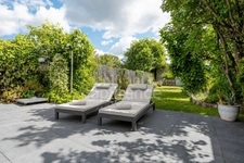MAISON DE PLAIN-PIED AVEC DEUX CHAMBRES ET SUPERBE PIÈCE À VIVRE AVEC BELLE HAUTEUR SOUS PLAFOND !