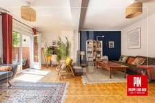 Le charme de la maison de ville… avec un jardin, et garage !