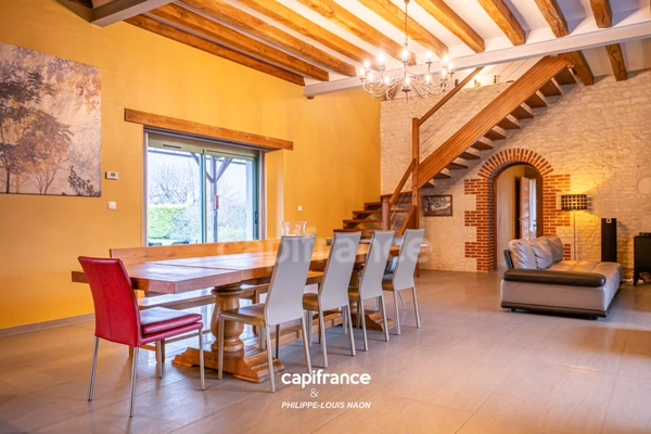 CETTE PROPRIETE DE 5 CHAMBRES EST UNE RENCONTRE RARE AVEC L'EXCELLENCE !