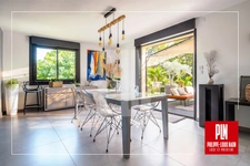 MAISON D'ARCHITECTE DE 5 CHAMBRES AVEC GRANDS VOLUMES ET JARDIN EXOTIQUE 