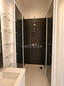 À deux pas de Champ-Jacquet, découvrez ce charmant appartement meublé de 22,61 m², idéalement situé au 1er étage d'un immeuble ancien du centre historique de Rennes (35)