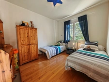EN EXCLUSIVITÉ – MAISON DE PLAIN-PIED AVEC TERRASSE ET GRAND TERRAIN ARBORÉ