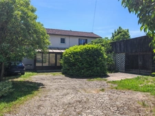 Maison avec grand terrain arboré en plein cœur de Gondrin !! 