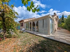 EAUZE CENTRE-VILLE – Maison avec deux logements, piscine, garages et terrain