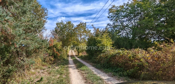 Propriété privée de caractère avec lac, prairies et hébergements sur plus de 7 hectares