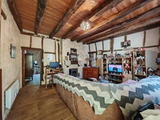 INVESTISSEMENT LOCATIF RARE – Immeuble de rapport au cœur de FOURCÈS, l'un des Plus Beaux Villages de France