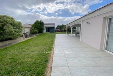 House for sale, 5 rooms, single storey, 3 bedrooms + office, built in 1998, with 3 garages, 1345 m2 enclosed plot