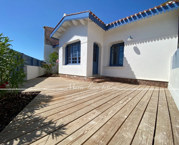Maison à vendre 5 pièces SAINT GILLES CROIX DE VIE (85), jardin de ville avec son spa, garage.