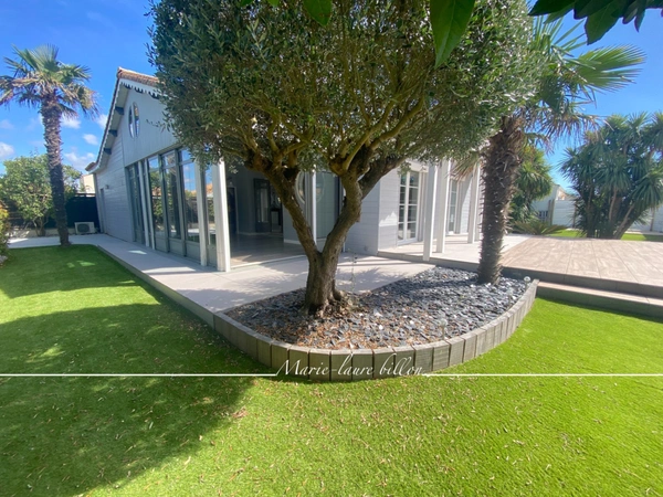 Maison à vendre 5 pièces SAINT HILAIRE DE RIEZ (85), plain pied 3 chambres+garage+jardin clos, à 300 M de la plage.