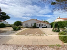 House for sale P8 BRETIGNOLLES SUR MER (85), property complex SEA VIEW, 2 Basque houses on 1,173 m².