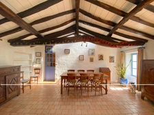 Maison à vendre 5 pièces CHALLANS (85), maison en pierre de charme 2 chambres, 2 sde, 2 salon séjour, annexes, garage, jardin