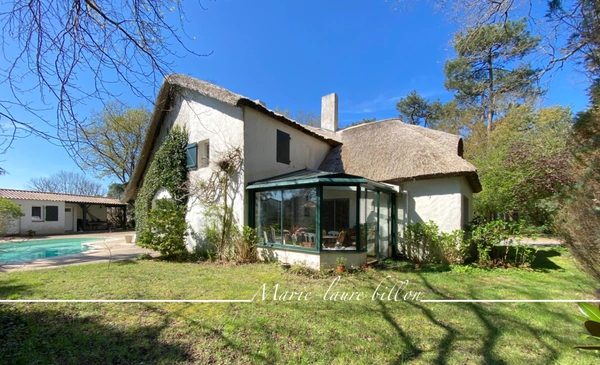 Maison à vendre 6 pièces NOTRE DAME DE RIEZ (85), 200 m2 habitable, 4960 m2 de terrain, piscine et annexes