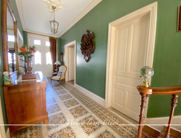 Dpt Deux Sèvres (79), à vendre NUEIL LES AUBIERS maison bourgeoise de 222 m² + dépendances et terrain de 1 041 m² 