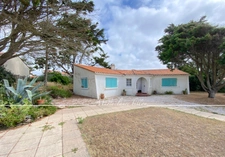 House for sale P8 BRETIGNOLLES SUR MER (85), property complex SEA VIEW, 2 Basque houses on 1,173 m².