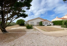House for sale P8 BRETIGNOLLES SUR MER (85), property complex SEA VIEW, 2 Basque houses on 1,173 m².