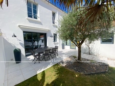 Maison à vendre 5 pièces LA GARNACHE (85), maison de ville 4 chambres, jardinet et garage