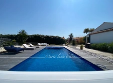 Dpt Vendée (85), à vendre SAINT HILAIRE DE RIEZ, à deux pas de ST GILLES CROIX DE VIE,  maison 5 chambres avec sa grande pièce vitrée - jardin et piscine chauffée, parcelle de 1500 m2  