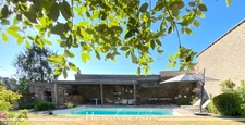Maison à vendre 8 pièces, 240 m2, centre MONTAIGU VENDEE (85) avec jardin de ville, piscine, garage et stationnement
