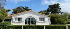House for sale P8 BRETIGNOLLES SUR MER (85), property complex SEA VIEW, 2 Basque houses on 1,173 m².