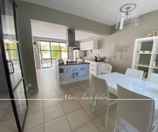 Maison à vendre 5 pièces LA GARNACHE (85), maison de ville 4 chambres, jardinet et garage