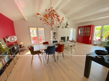 Dpt Vendée (85), à vendre SAINT HILAIRE DE RIEZ, à deux pas de ST GILLES CROIX DE VIE,  maison 5 chambres avec sa grande pièce vitrée - jardin et piscine chauffée, parcelle de 1500 m2  