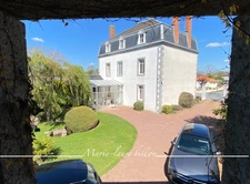 Dpt Deux Sèvres (79), à vendre NUEIL LES AUBIERS maison bourgeoise de 222 m² + dépendances et terrain de 1 041 m² 