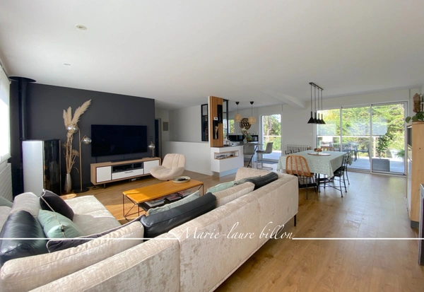 Maison à vendre 5 pièces SAINT GILLES CROIX DE VIE (85), quartier BOISVINET, maison totalement rénovée, garage, jardin.
