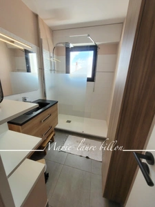 Appartement à vendre 3 pièces SAINT GILLES CROIX DE VIE (85), appartement 2 chambres avec vue rivière, une cave et un garage
