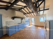 Maison à vendre 5 pièces CHALLANS (85), maison en pierre de charme 2 chambres, 2 sde, 2 salon séjour, annexes, garage, jardin