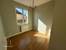 Maison avec dépendance, cave à vin et terrain clos de 1 737 m² à Pineuilh (33)