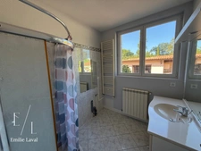 Maison avec dépendance, cave à vin et terrain clos de 1 737 m² à Pineuilh (33)