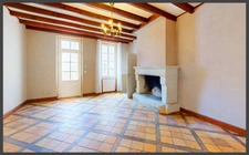 Ensemble en pierre, maison principale avec jardin et 1 appartement à VILLEFRANCHE DE LONCHAT (24)