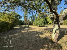 Maison avec dépendance, cave à vin et terrain clos de 1 737 m² à Pineuilh (33)