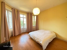 Maison atypique de 9 chambres et 6 salles de bain à Pineuilh 33