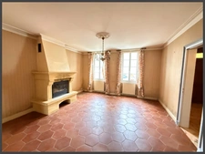 Maison de ville en pierre avec jardin et second logement à vendre 13 pièces à VILLEFRANCHE DE LONCHAT (24)