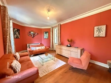 Maison atypique de 9 chambres et 6 salles de bain à Pineuilh 33